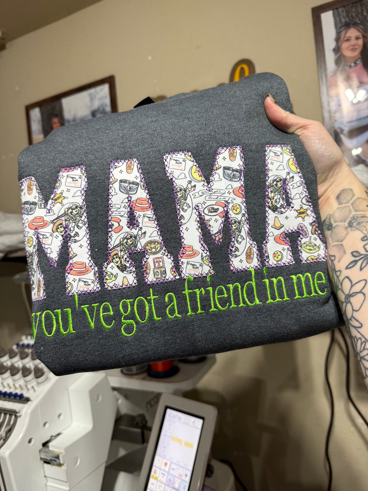 Mama friend in me crewnecl large