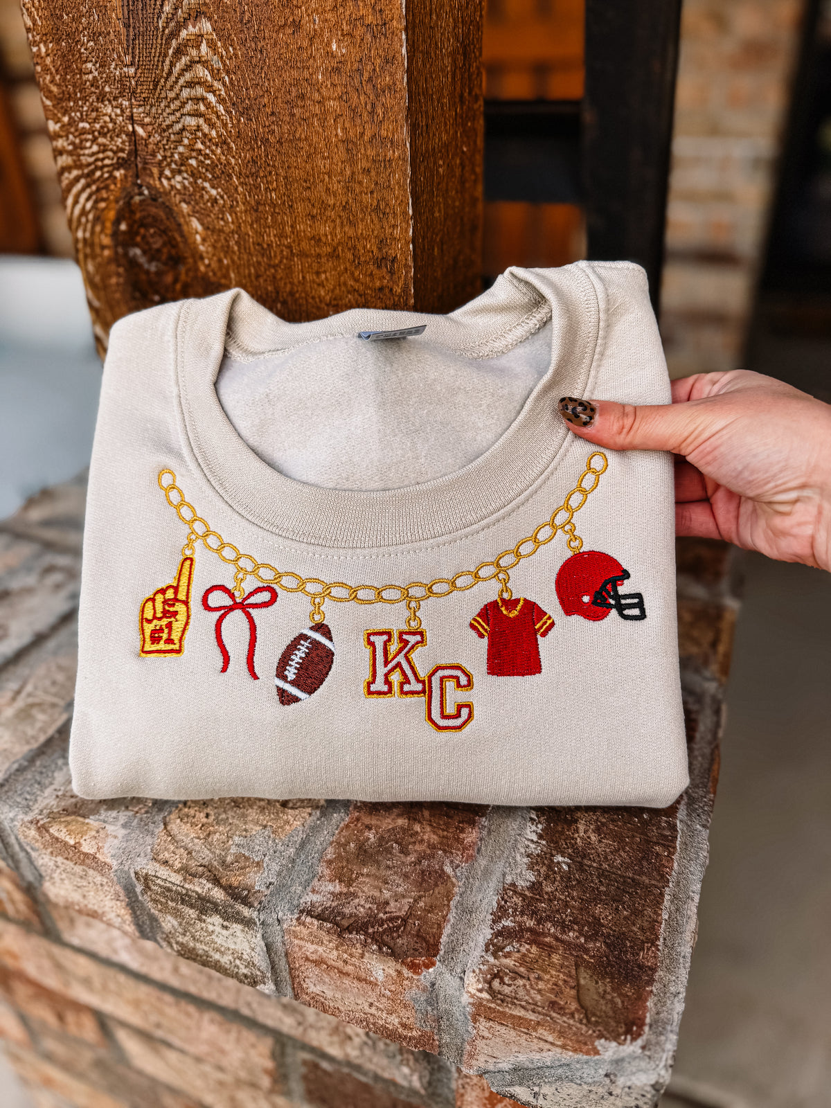 Sand sweatshirt KC necklace