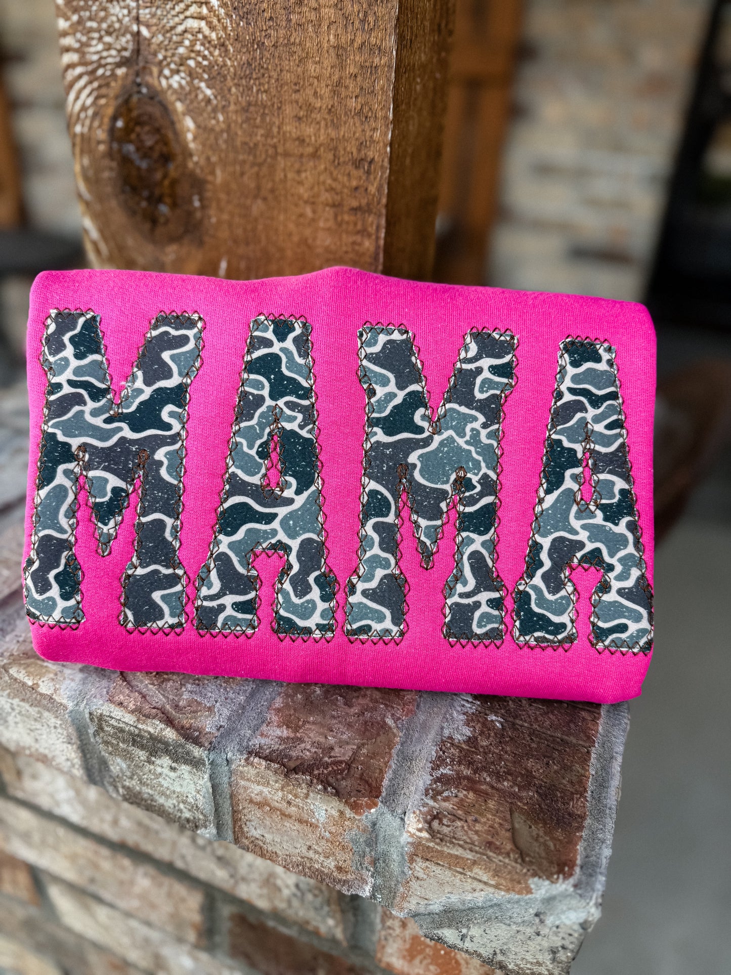 Camo pink crewneck embrodiery