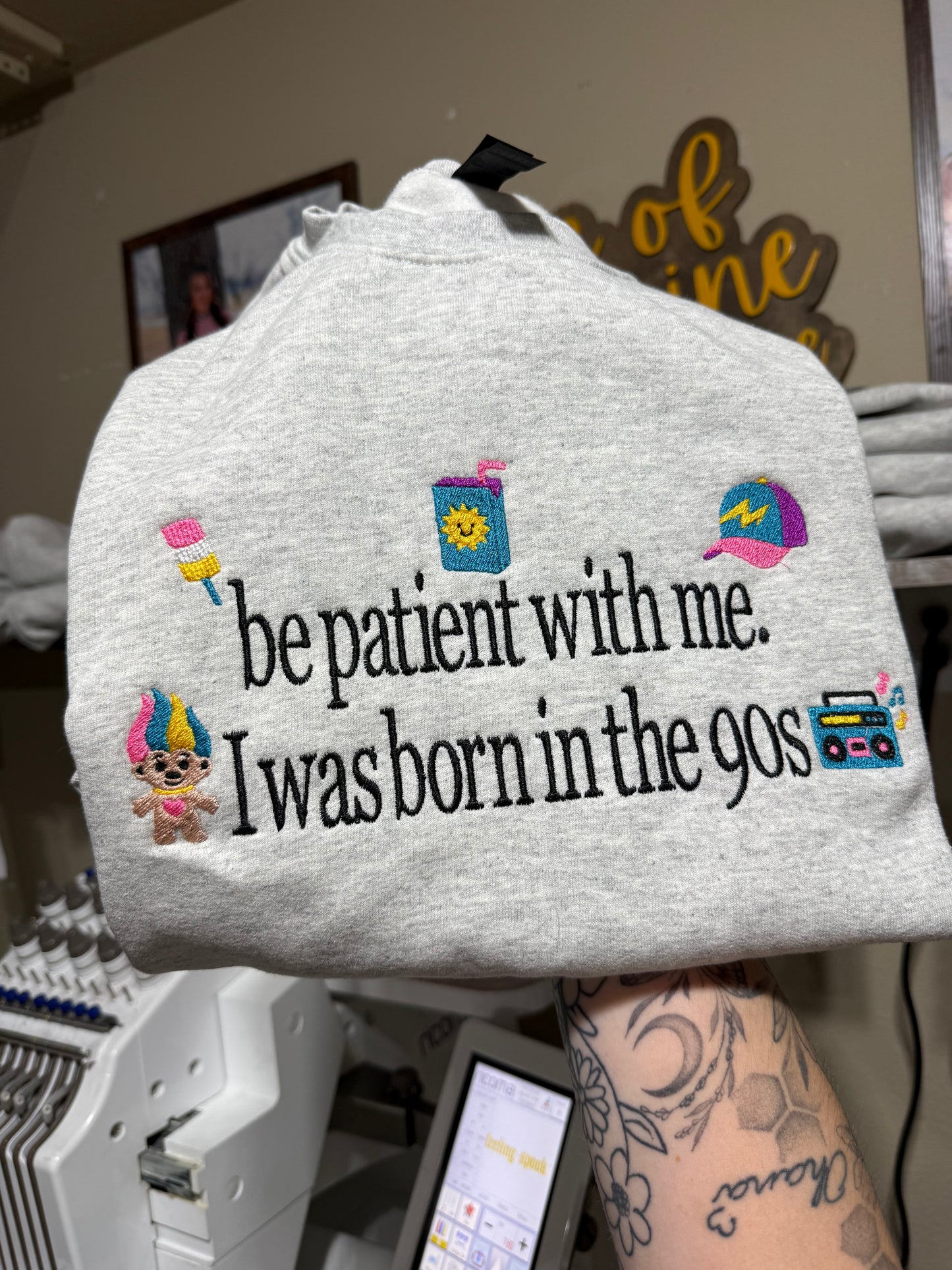 Be patient crewneck med